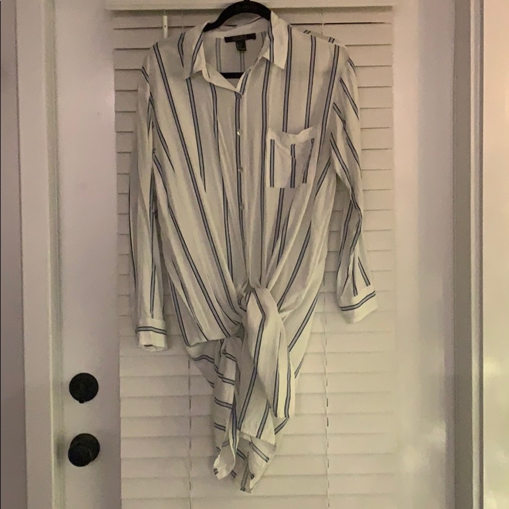 Long button down - Picture 3 of 7